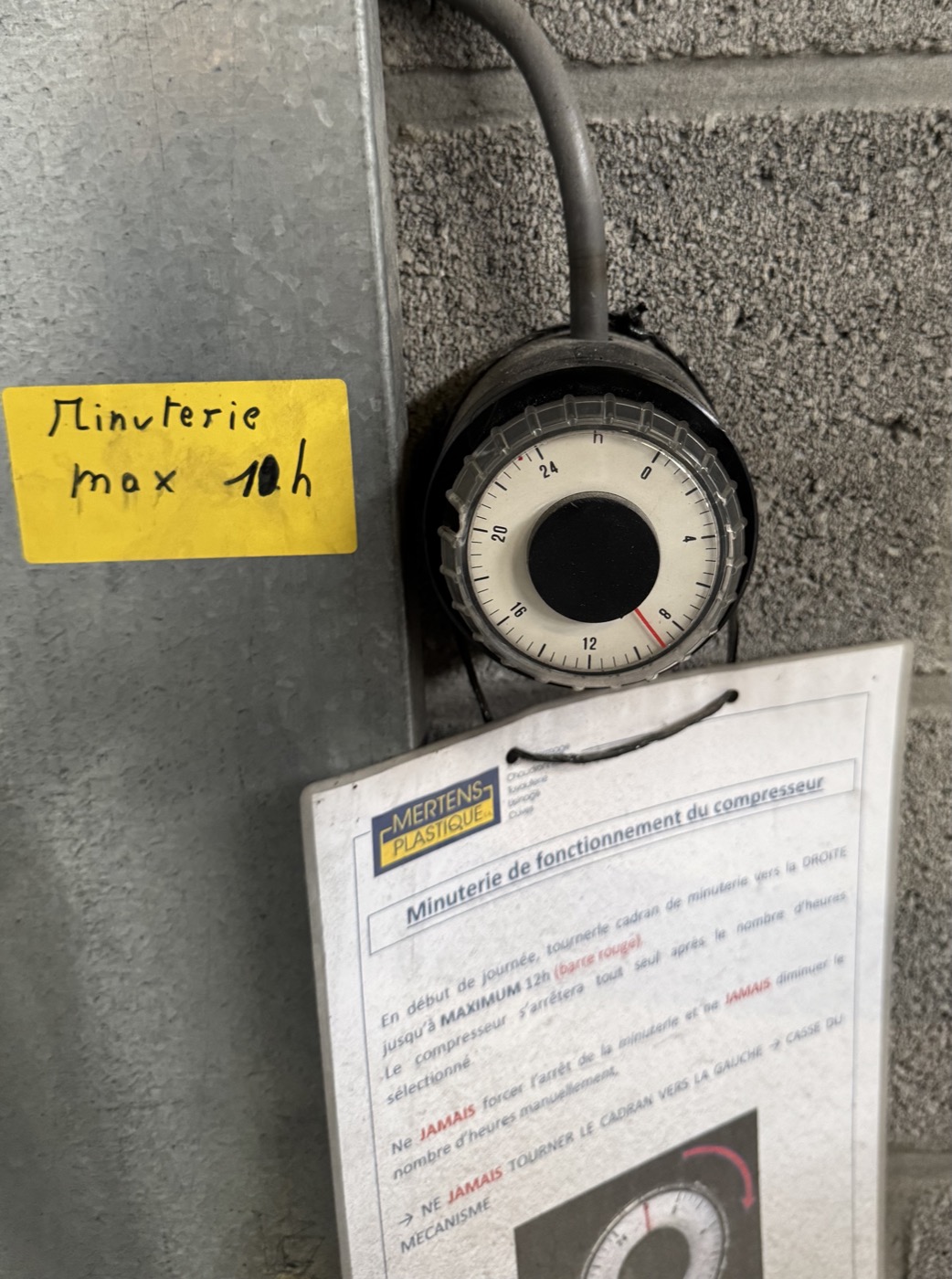 Ancienne minuterie mécanique Mertens Plastique — réglage manuel max 10h