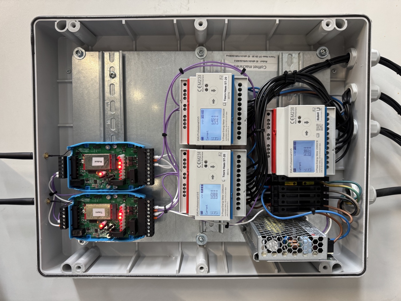 Coffret IoT tours CNC avec centrales de mesure ST-20, ST-30 et robot